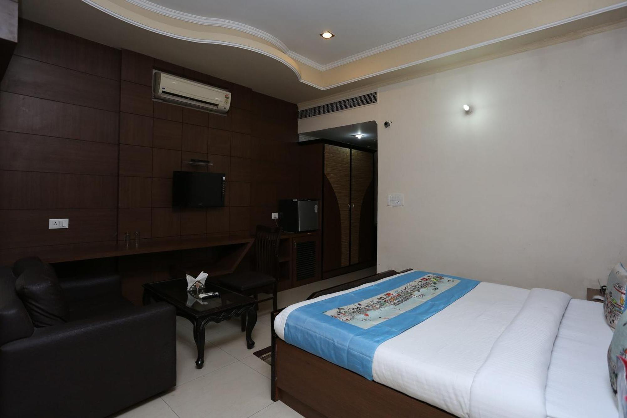 גאזיאבאד Hotel O Mukut Regency מראה חיצוני תמונה