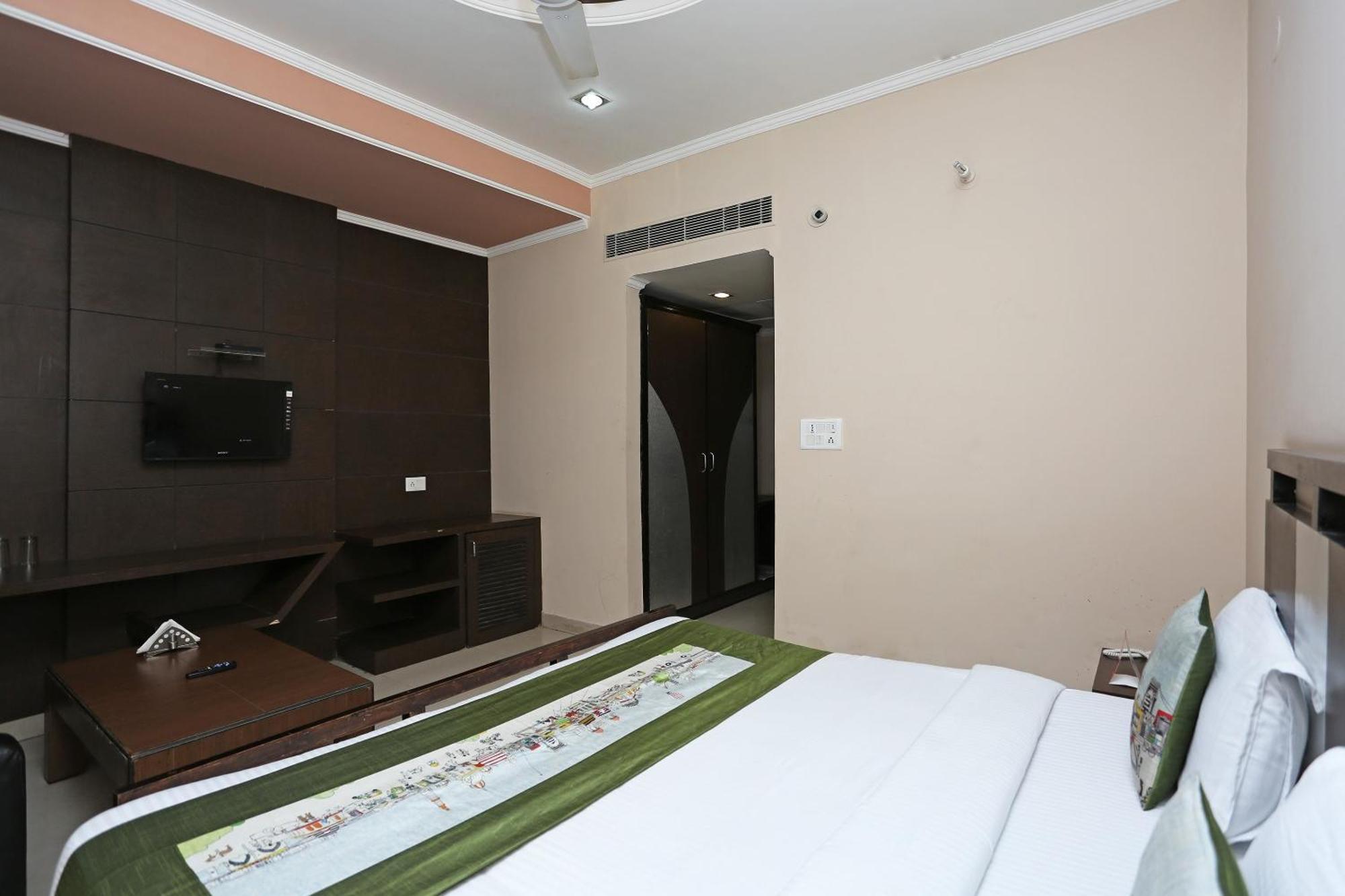 גאזיאבאד Hotel O Mukut Regency מראה חיצוני תמונה