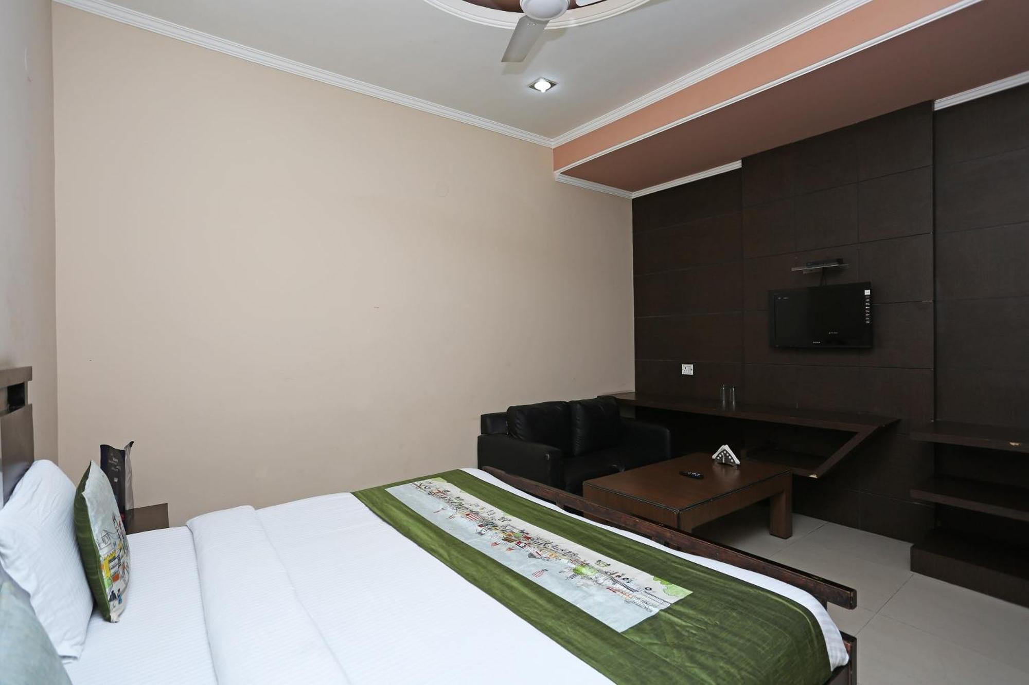 גאזיאבאד Hotel O Mukut Regency מראה חיצוני תמונה